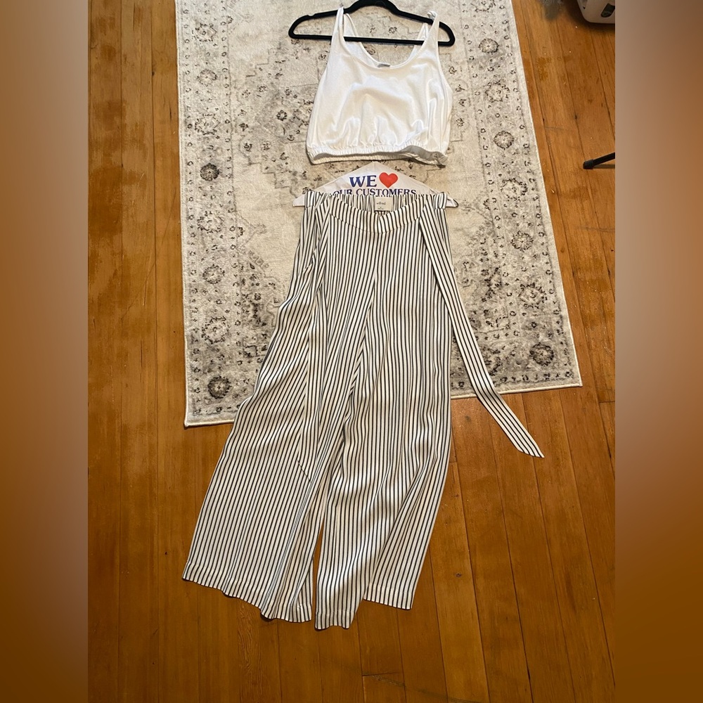 Adorable like new brunch outfit. Both Pieces Wilfred, Aritzia.